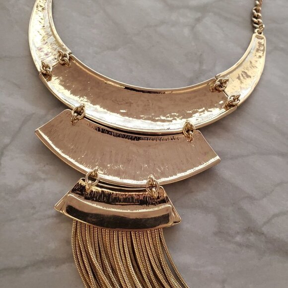 💖 White House Black Market Hammered Gold Tiered Snake Chain Tassel Necklace 💖 - Picture 13 of 16